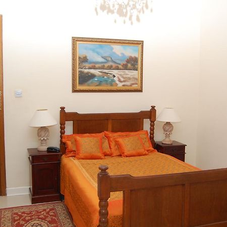 Falcon Crest Suites غابورون المظهر الخارجي الصورة
