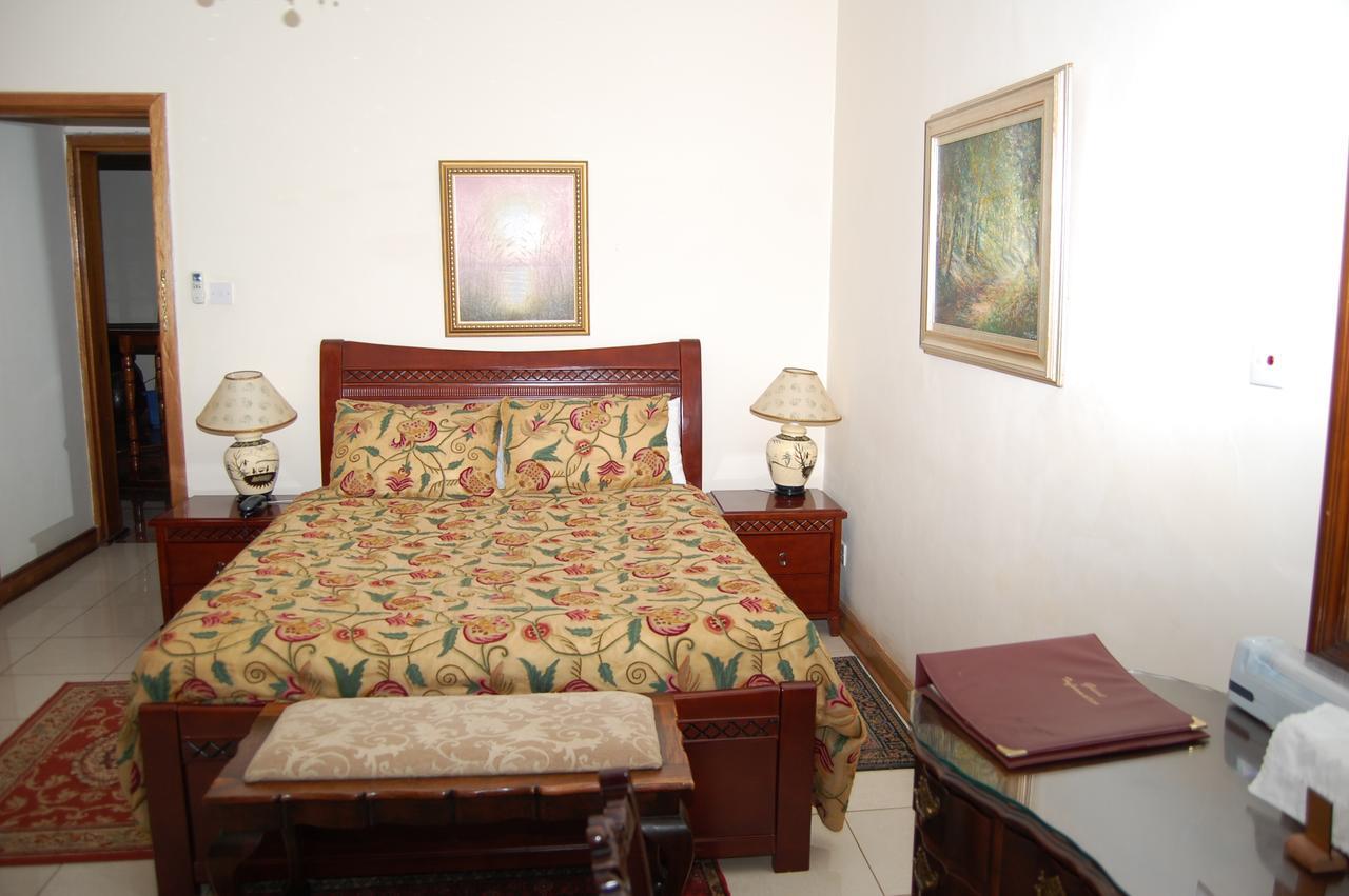 Falcon Crest Suites غابورون المظهر الخارجي الصورة