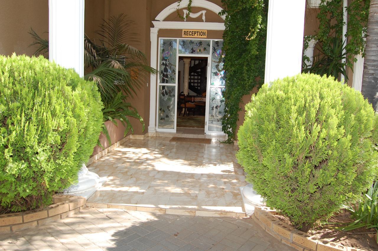 Falcon Crest Suites غابورون المظهر الخارجي الصورة